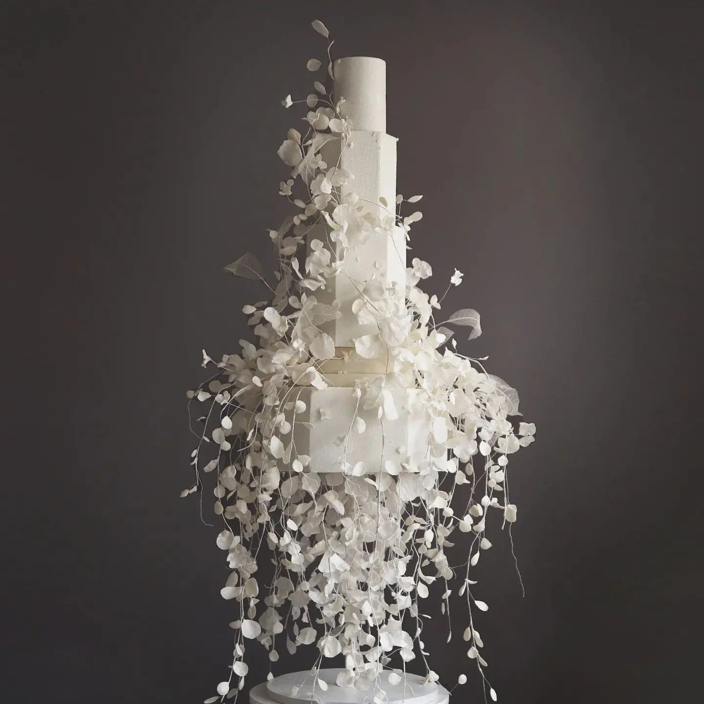 Tarta de Boda LiMa Cakes: Elegancia y Sabor Inigualables"