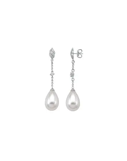 Pendientes de novia Exquisite de Majorica con perla en forma de pera y baño de rodio, destacados por Bouclé Weddings