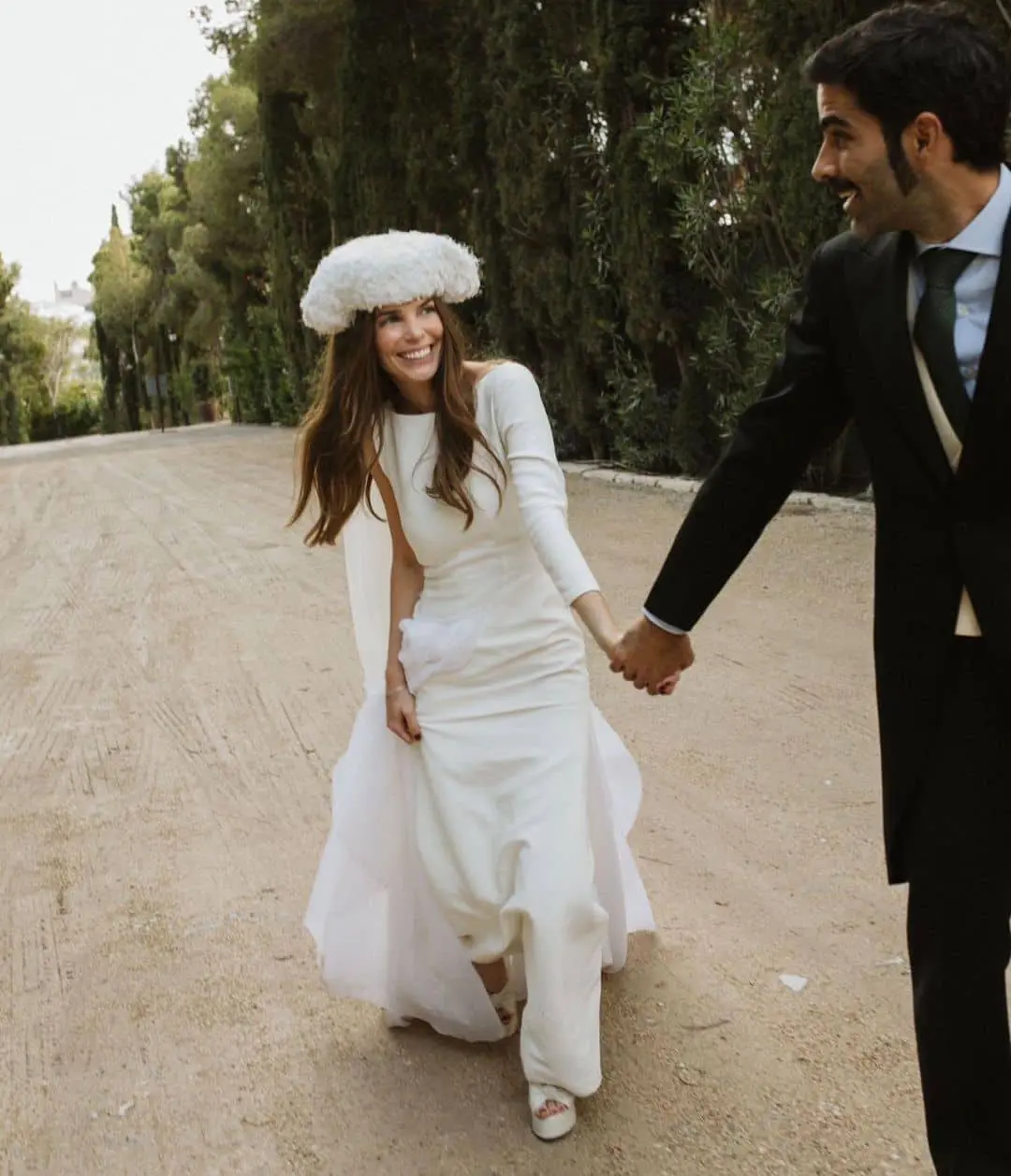 Vestido de novia sencillo y elegante de Helena Mareque en Madrid