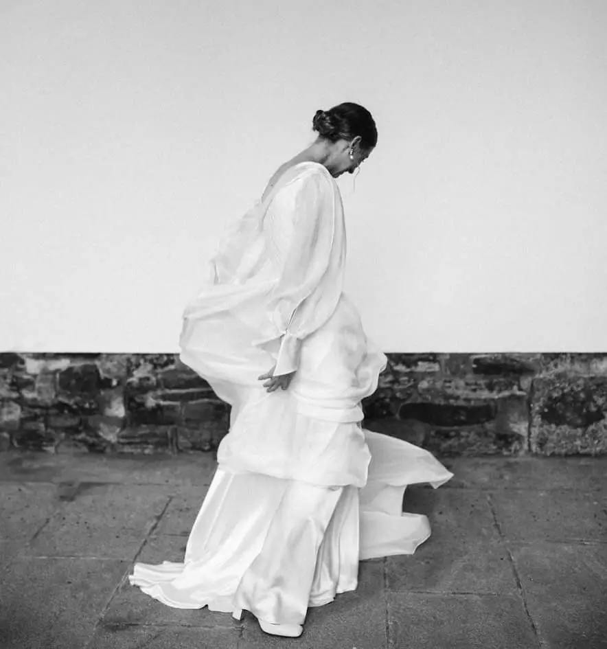 Vestido de novia de alta costura de Castellar Granados con tejidos naturales