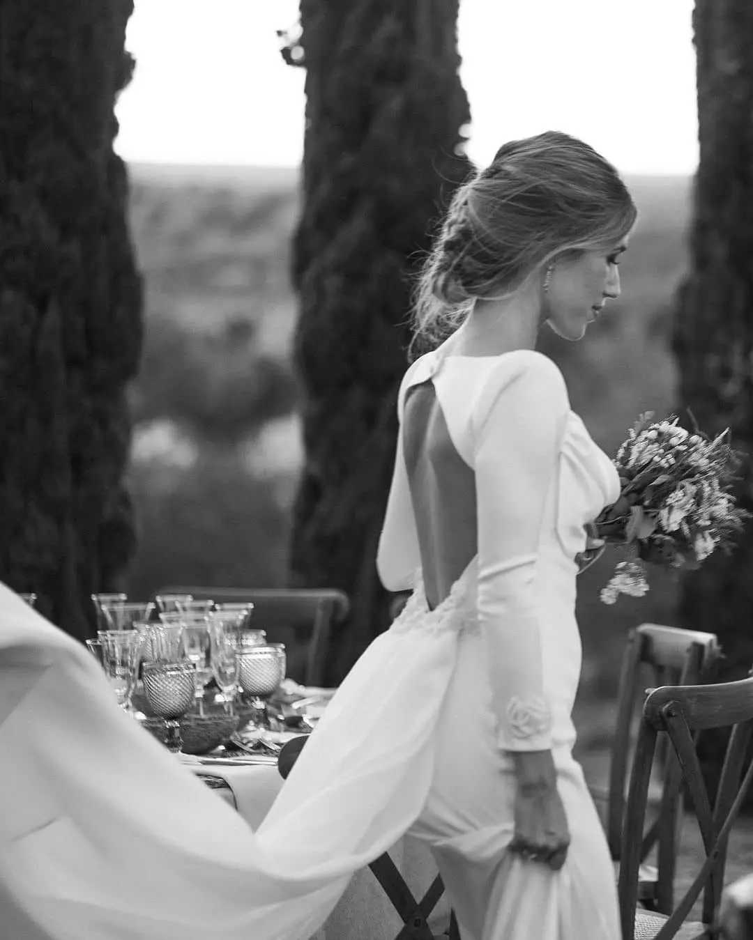 Tercer vestido de novia de C L A R O Couture, simbolizando la elegancia sin parangó