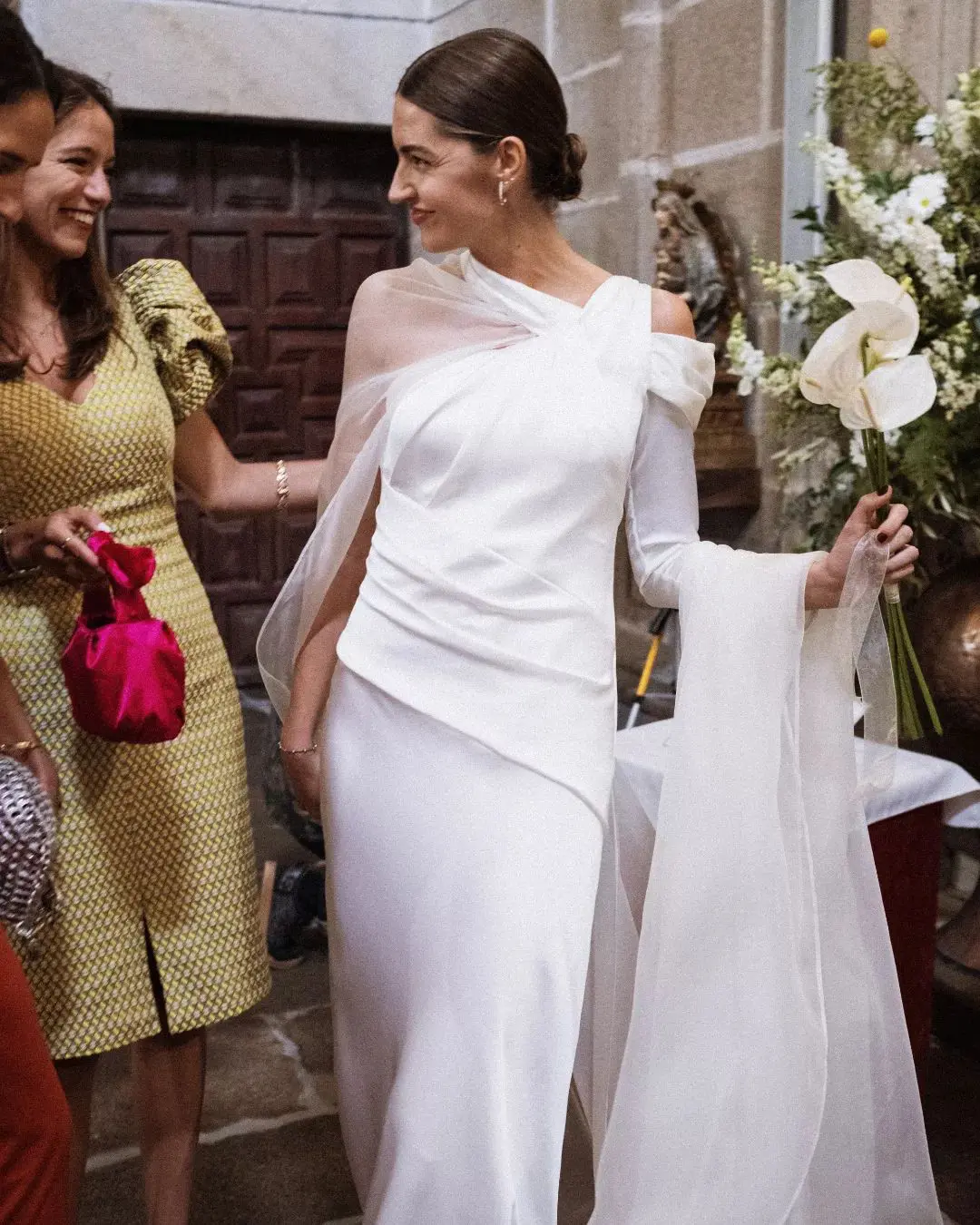 Diseño exclusivo de Inuñez Atelier, tejido con una identidad moderna y figura etérea.