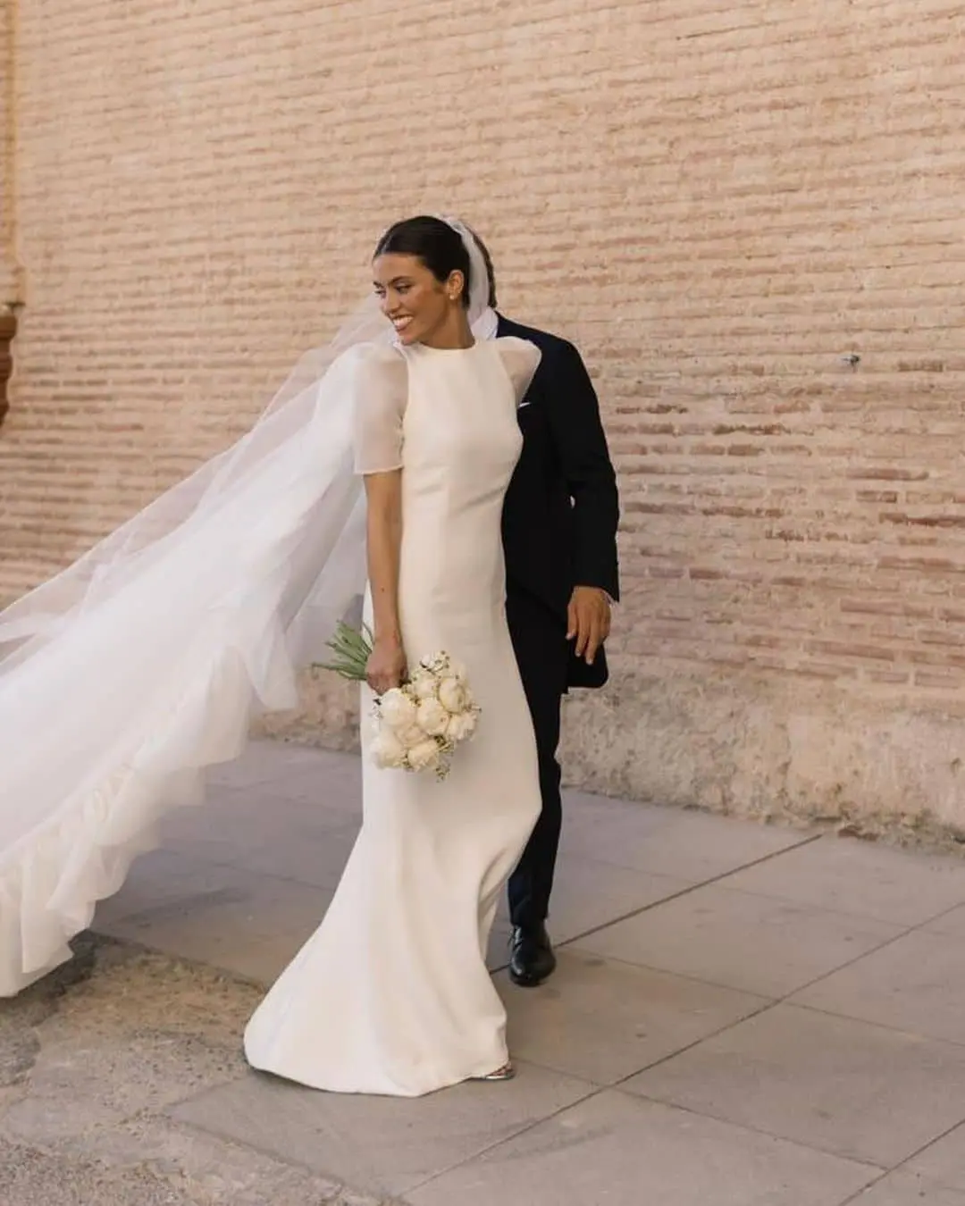Tercer vestido de novia de Navascués en el artículo Vestidos de Novia Sencillos y Elegantes: Top 14 Firmas Españolas