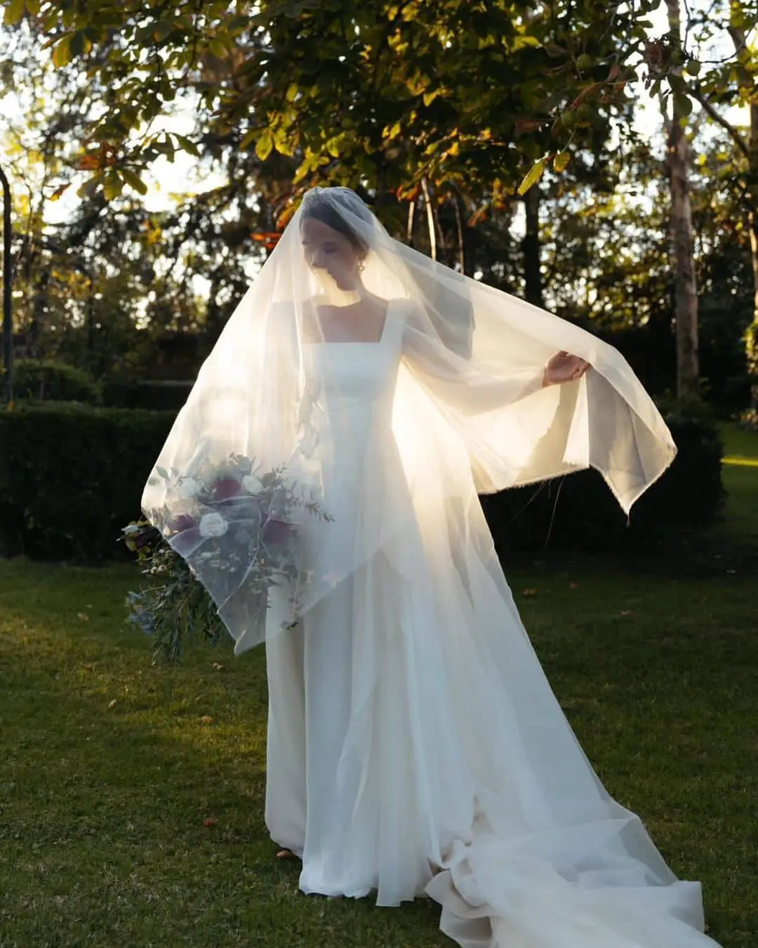 Segundo vestido de novia de Navascués en el artículo Vestidos de Novia Sencillos y Elegantes: Top 14 Firmas Españolas