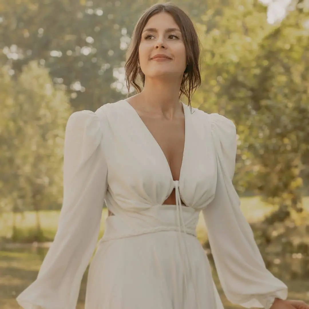 Vestido de novia de Yolancris con detalles sencillos