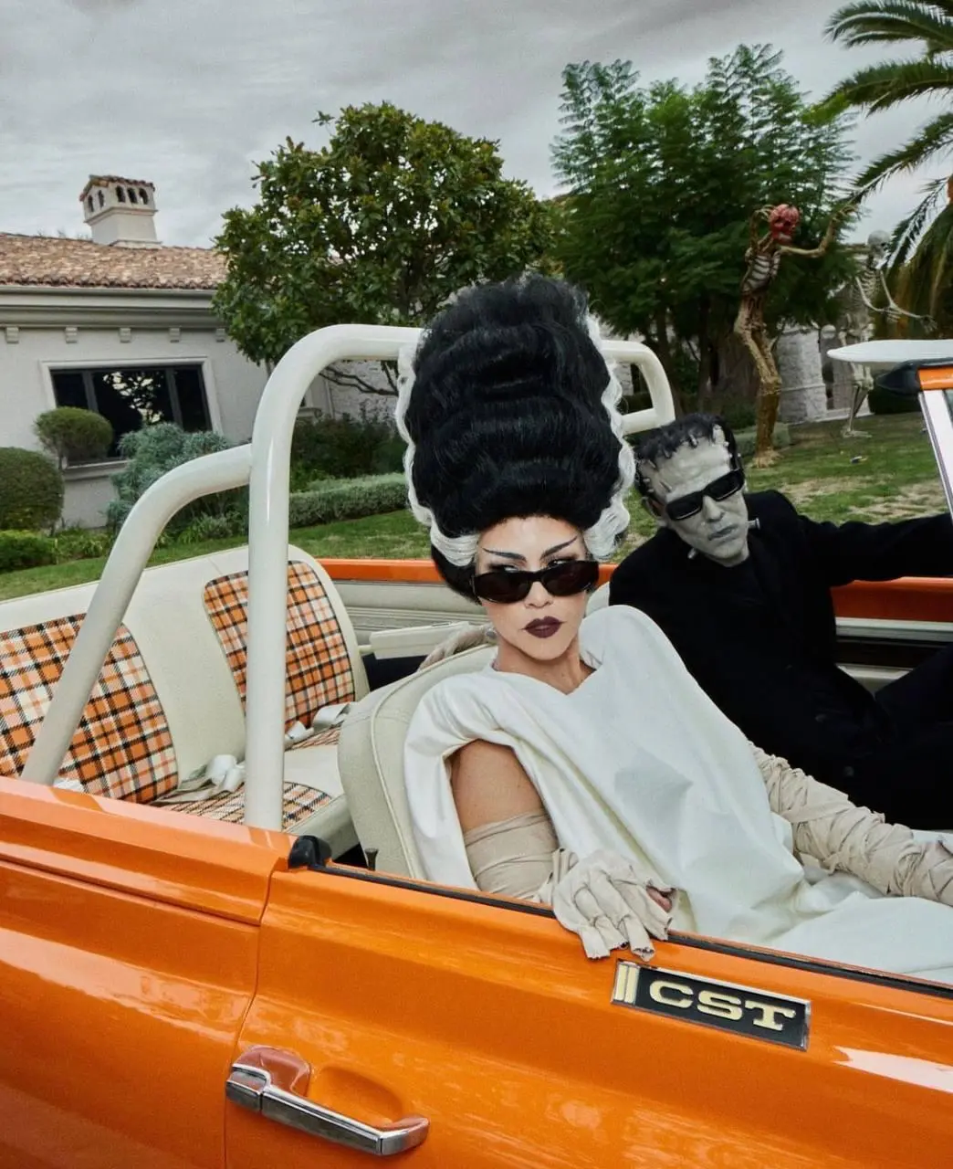 Disfraces de Halloween para parejas inspirados en una famosa socialité y un músico de rock.