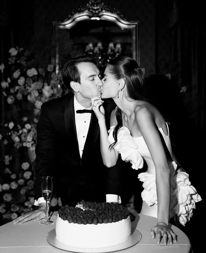 ¿Qué significa soñar con la boda de otra persona? Descubre su simbolismo en los sueños.