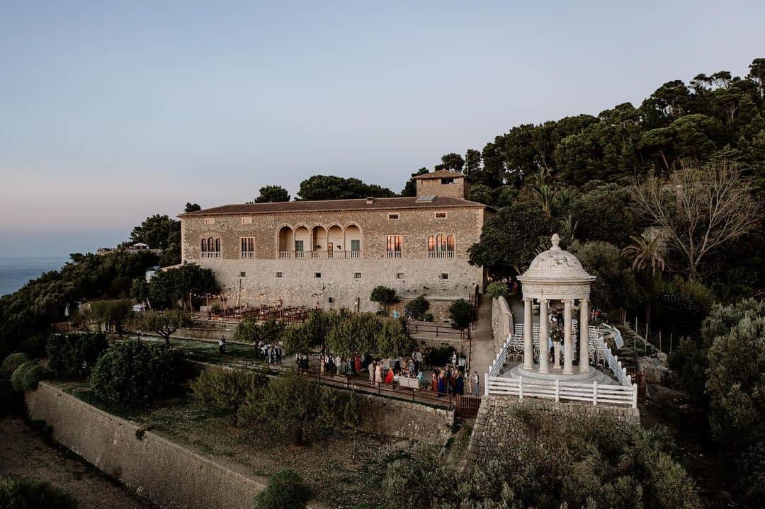 Vista aérea de Finca Son Marroig con su impresionante templete de mármol.