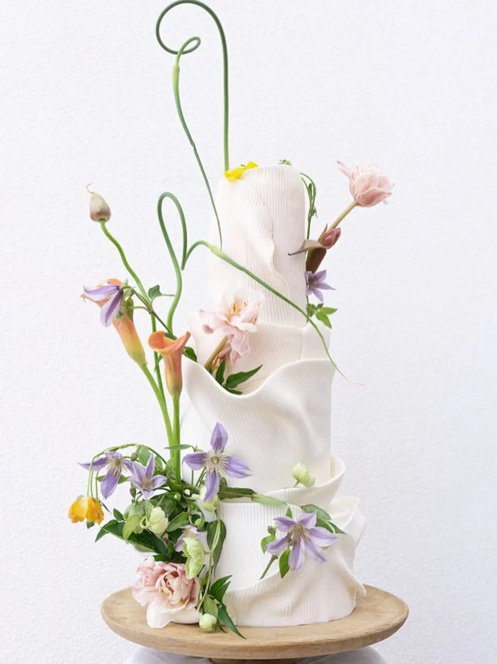 Tarta de Bodas Exquisitamente Personalizada por Migalha Doce en Barreiro, Portugal