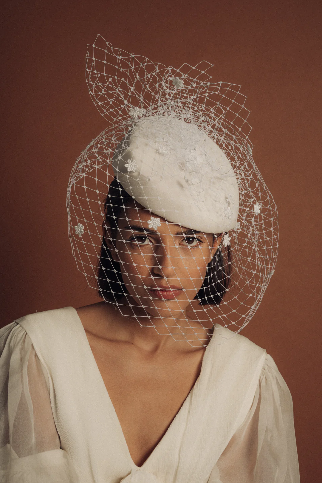 Tocado de novia a medida de Mimoki, accesorio único para el gran día