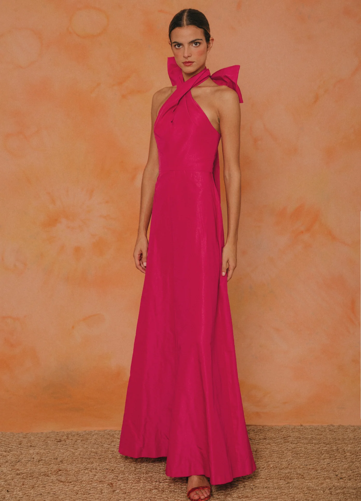 Vestidos de invitada para bodas en verano, diseño de CHERUBINA con tiras largas y falda evasé