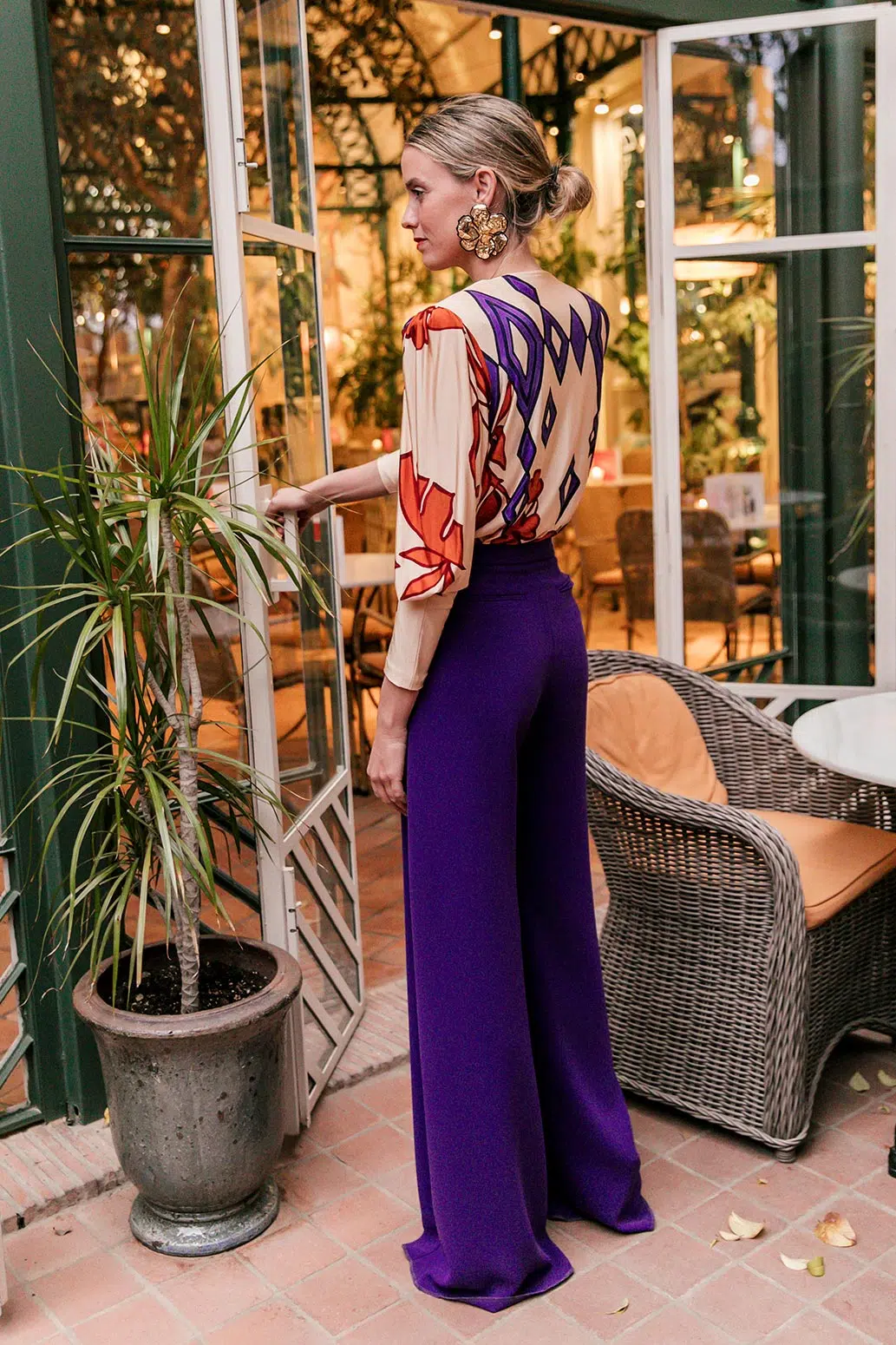 Body Samosa de Colour Nude en punto estampado con diseño cruzado, ideal para bodas de día.