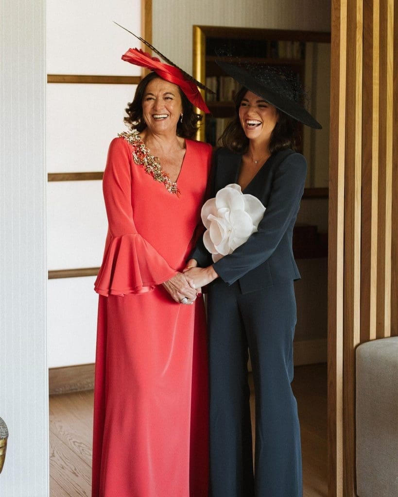 Sophisticated mother of the groom dress designed by Fátima González Atelier.