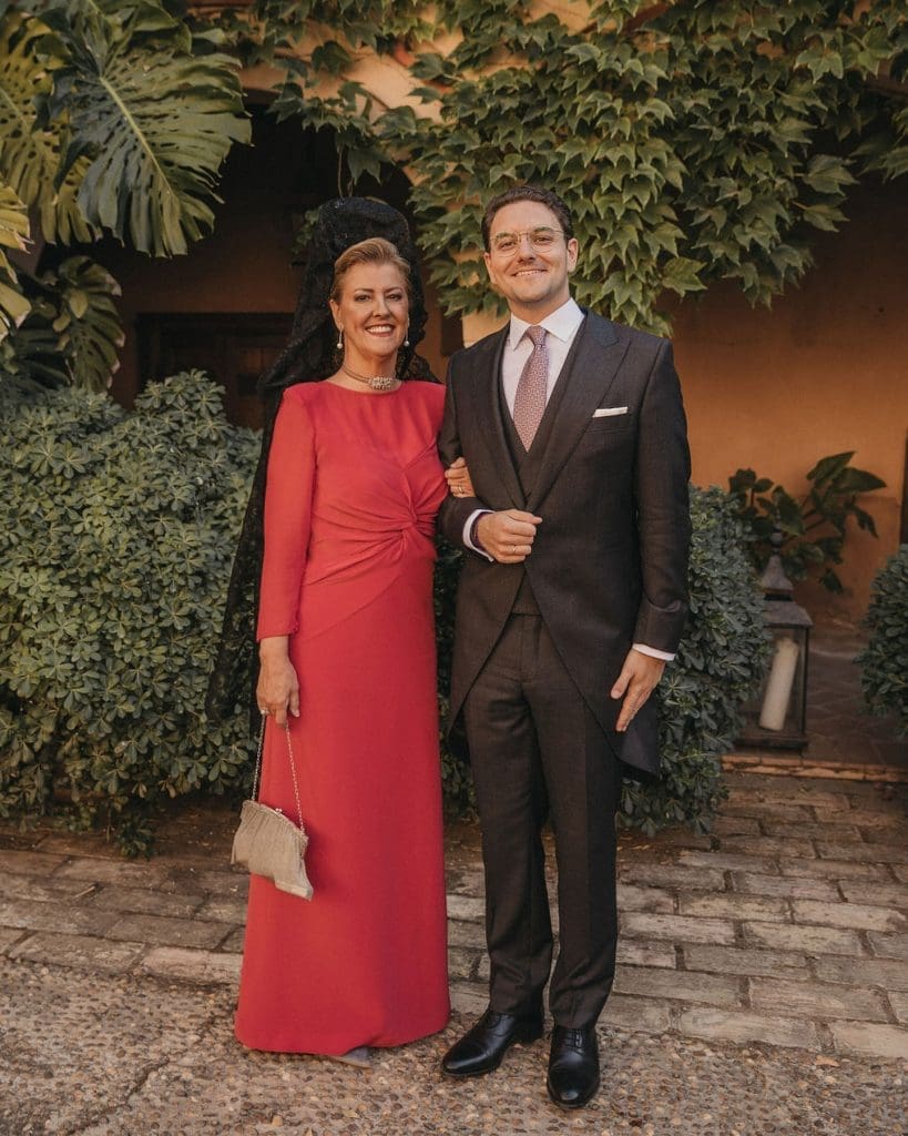 Modern mother of the groom dress with a vintage touch by Cherubina.